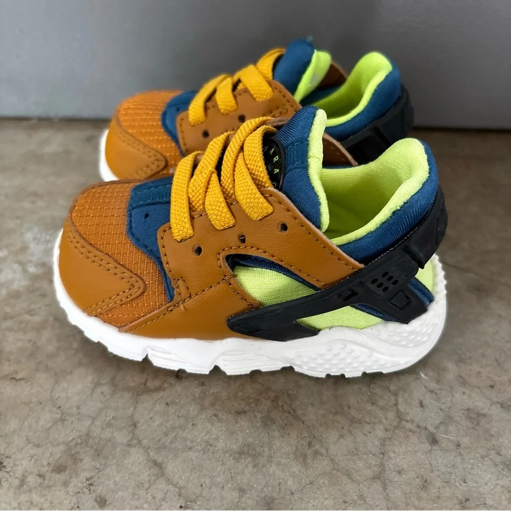 Nike Kids‎ Huarache Run Sneakers Size 4C